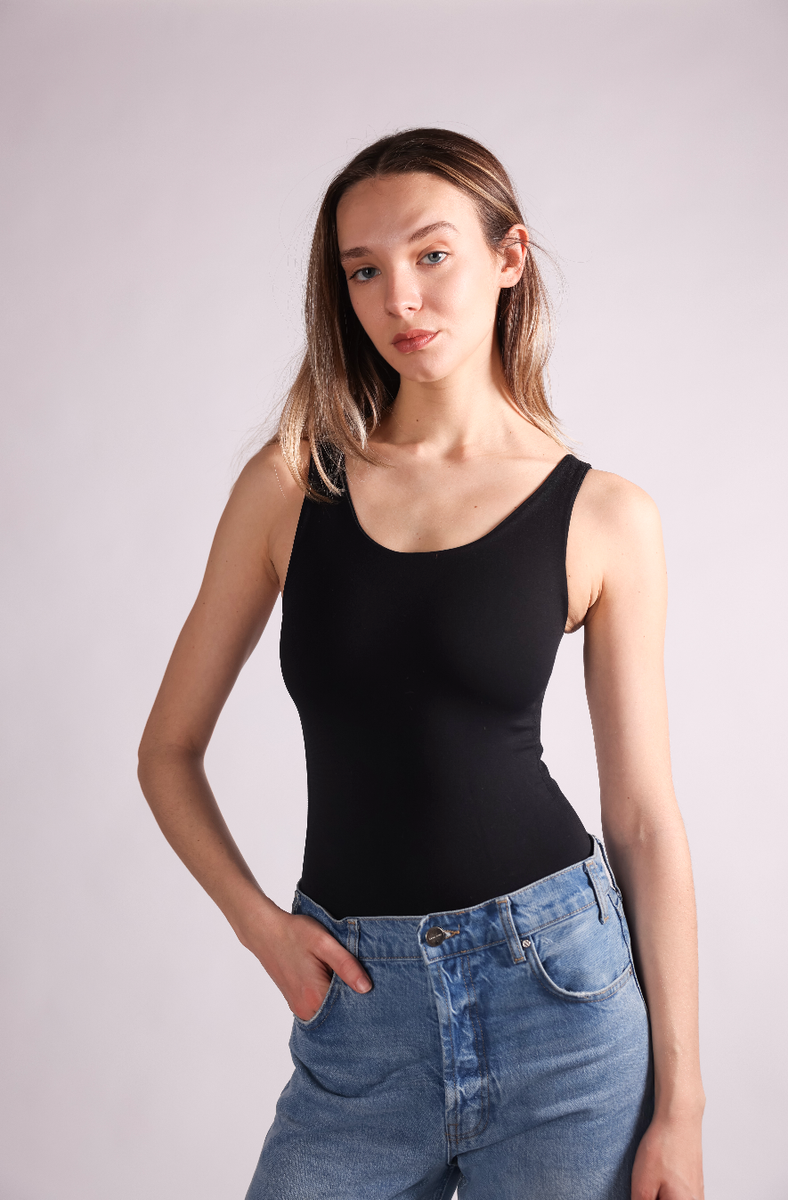 Sleeveless scoop neck bodysuit